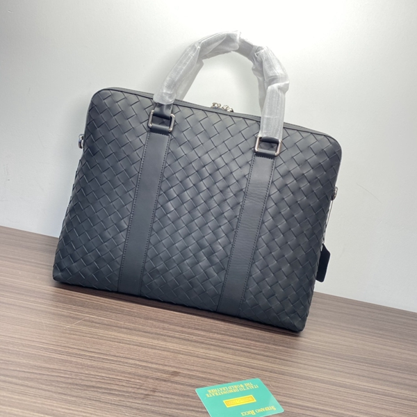 ボッテガヴェネタバッグ側面デザイン